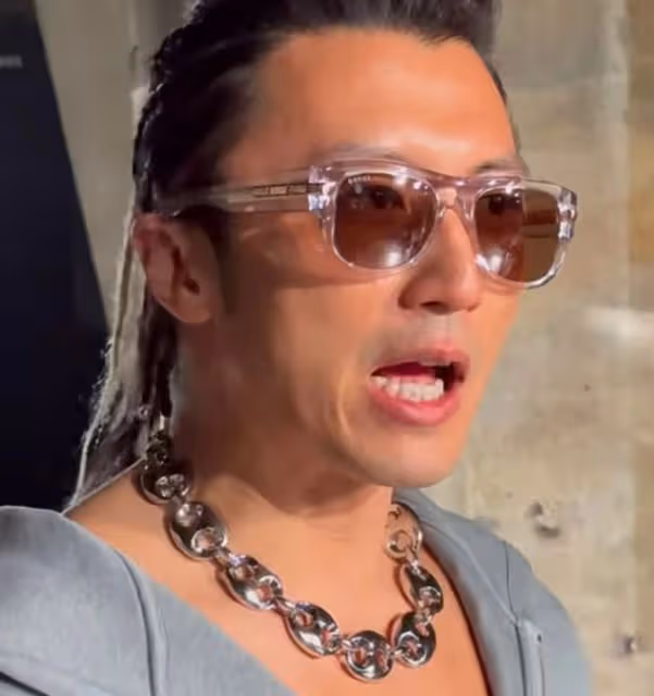 謝霆鋒現身活動顏值大翻車！身材發福，造型油膩，評論區大吐槽