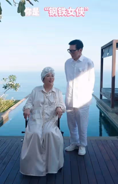向華強向太共度520，結婚44年恩愛如初，陪伴是最長情告白
