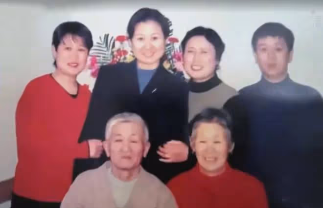 春晚常客黃曉娟:與初戀結婚恩愛37年,如今兒子是她的驕傲