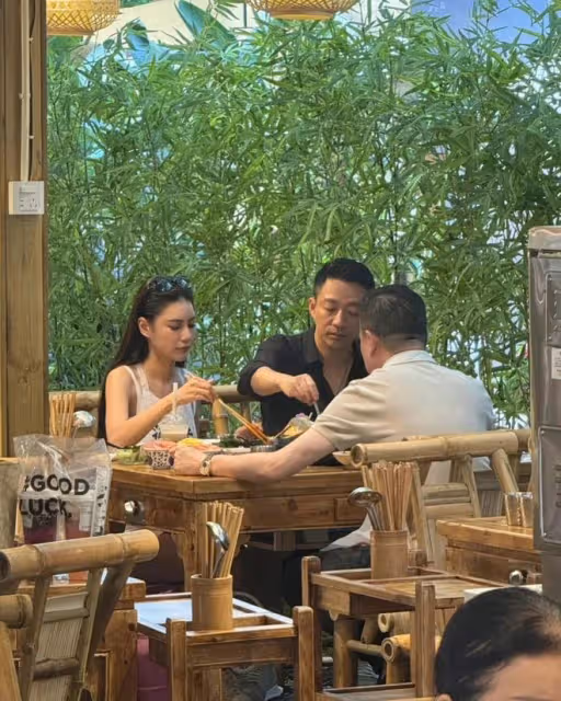 汪小菲領未婚妻馬筱梅吃火鍋，店內公然抽雪茄吐煙，馬筱梅板著臉