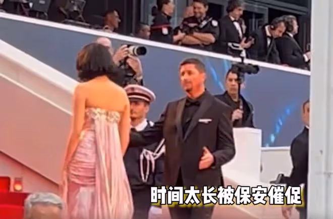 被保安催促,被無視,摔出「吸奶器」,國內女明星丟臉丟到國外了