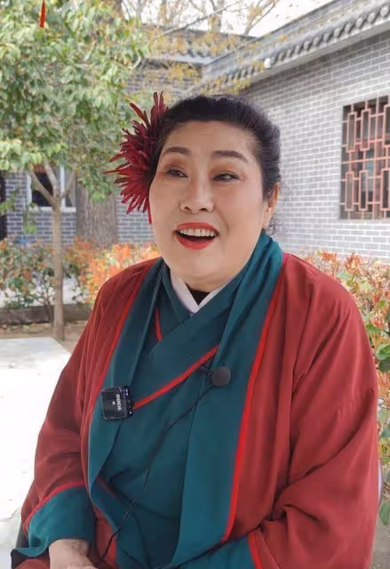 開封王婆現身武漢巡演說媒!7對牽手成功,現場人群擁擠