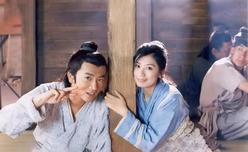 蘇有朋演唱會:賈靜雯被P圖暖心回應,合作演員相聚,滿滿回憶
