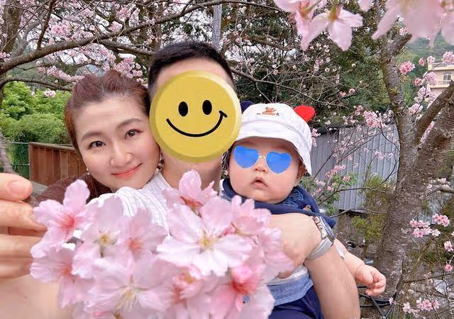 任家萱曬兒子近照,8個月小腰果肉嘟嘟很可愛,坐自行車一臉萌態