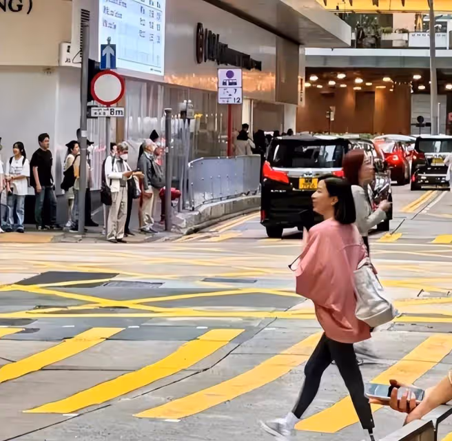 蘇有朋演唱會：周芷若和小昭重逢，網友卻被珠兒驚艷到了