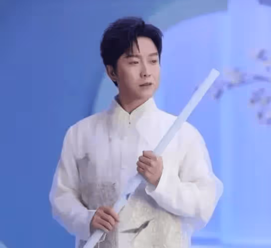 情史成謎!李玉剛被曝三婚娶烏克蘭美女,兩人還有個混血女兒?