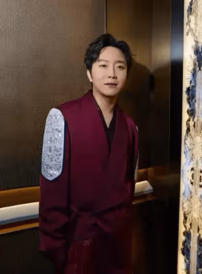 情史成謎!李玉剛被曝三婚娶烏克蘭美女,兩人還有個混血女兒?