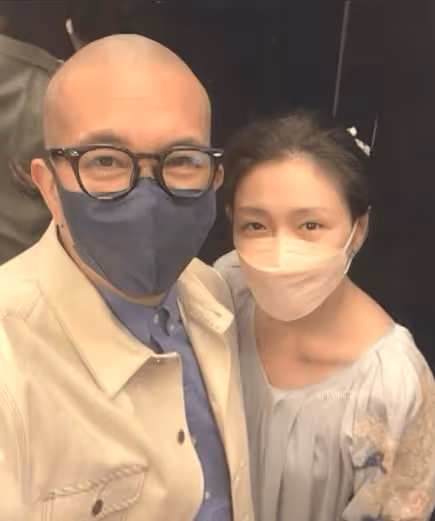 汪小菲馬筱梅牽手旅遊,看大熊貓心情好,到自家餐廳吃飯,又秀恩愛