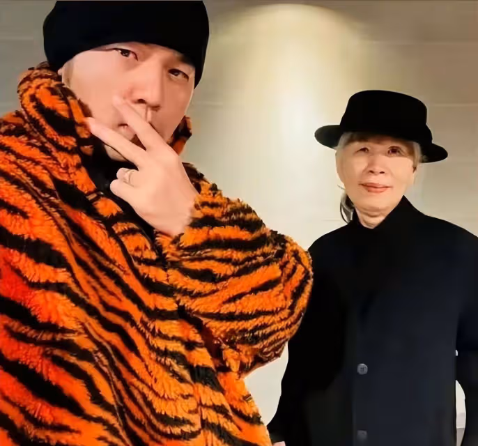 周杰倫曬葉惠美近照:用6個祝福感恩母親,稱媽媽是藝術家