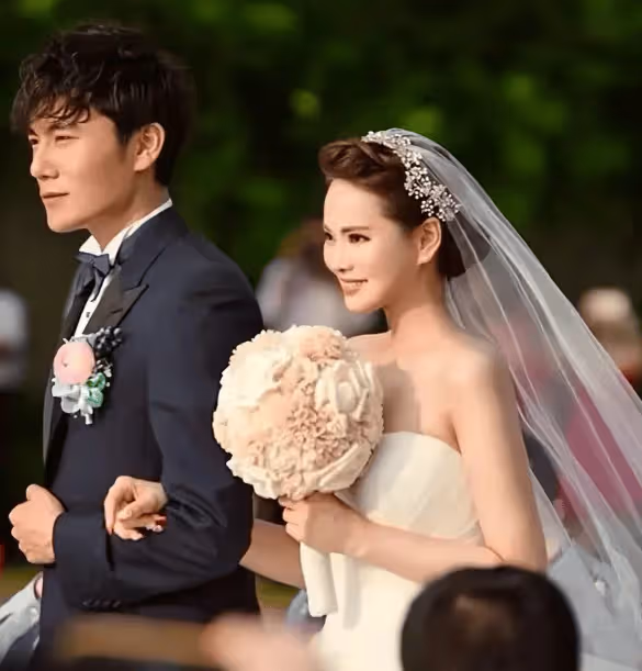 伊能靜:嫁庾澄慶沒有婚禮,二婚秦昊讓我成為了新娘