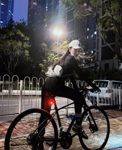 張馨予曬廣東的別墅，老公抱貓出鏡，恩愛幸福惹人羨慕