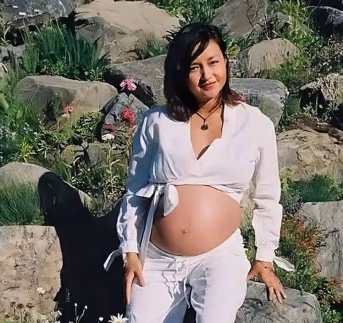宣布復出!TVB前知名女星息影11年滿臉細紋變滄桑,在鏡頭前主動求工作