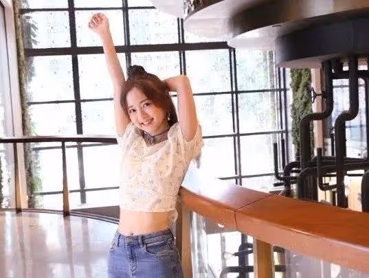 TVB童顏小花奪走劇中搭擋熒幕初吻,首次演唱劇集插曲,上位指日可待