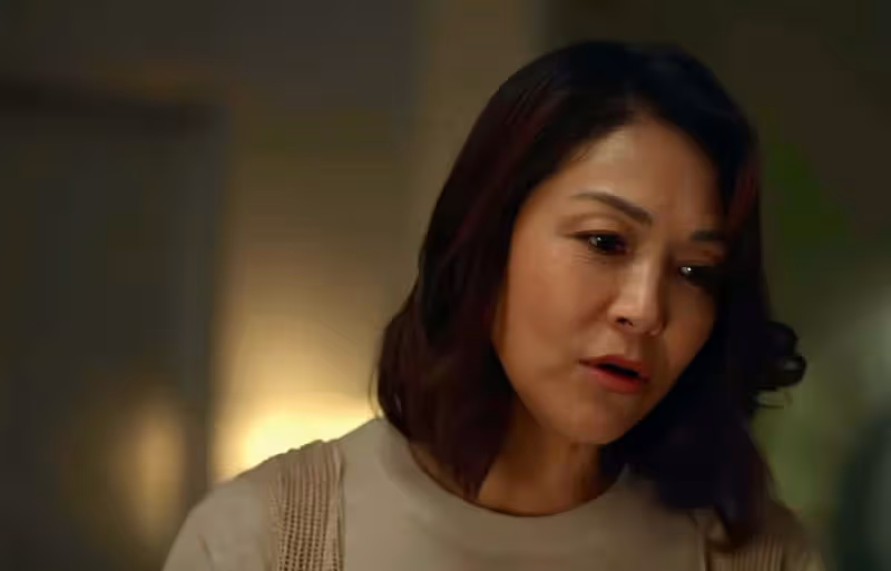 香港女星張鳳妮復出拍劇,滿臉細紋變滄桑,嫁入豪門連生三個女兒