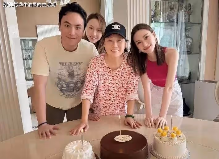 何超蓮慶33歲生日曬全家福,與竇驍穿情侶裝引熱議,破婚變傳聞