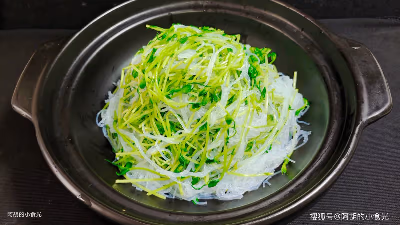 韭菜芹菜快靠邊,夏天遇到這菜別手軟!一燙一拌上桌,吃出滿口脆、吃出大好處