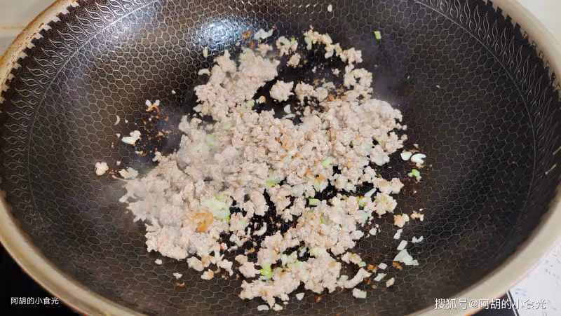 韭菜芹菜快靠邊,夏天遇到這菜別手軟!一燙一拌上桌,吃出滿口脆、吃出大好處