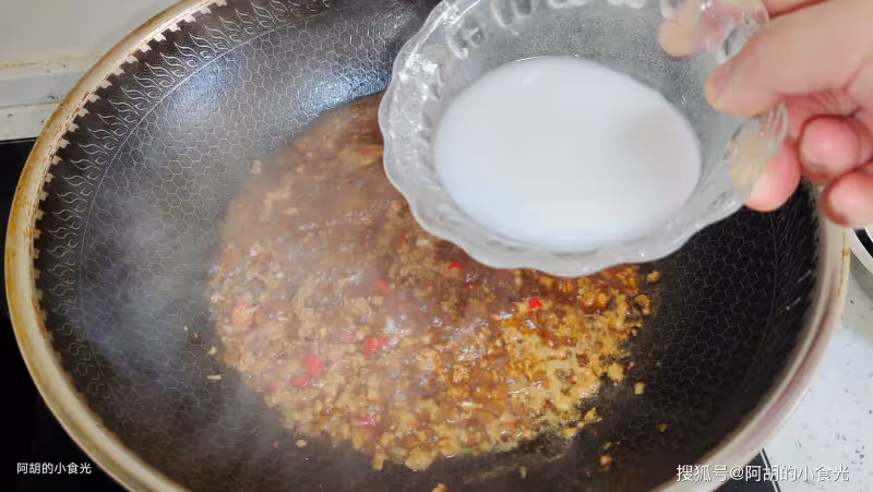 韭菜芹菜快靠邊,夏天遇到這菜別手軟!一燙一拌上桌,吃出滿口脆、吃出大好處