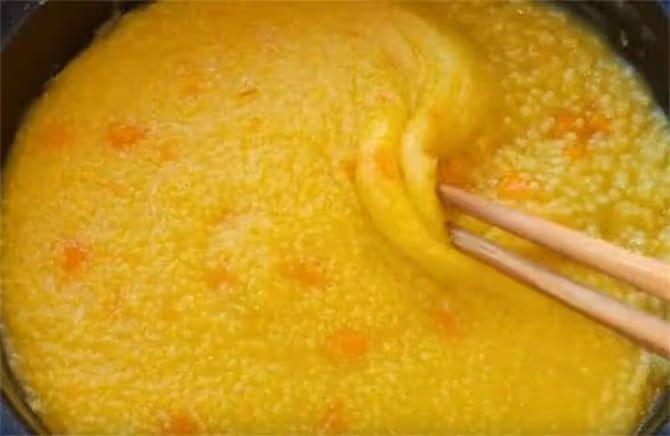 小米粥好吃有秘訣,記住這4步,保證熬出的粥香甜濃稠,米油厚