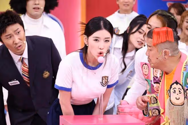 22歲TVB小花玩遊戲疑被男演員摸胸,本人親自回應,入行一年光速上位