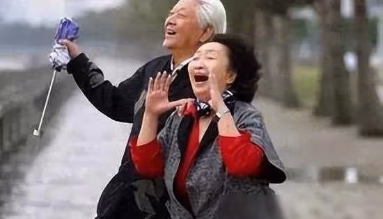 老公月薪兩萬,每月給公婆三千,跟他回了趟老家,我果斷提出離婚