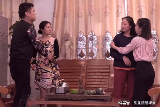 我離婚後,繼母主動把我女兒接回家,我決定每月給她1000塊錢