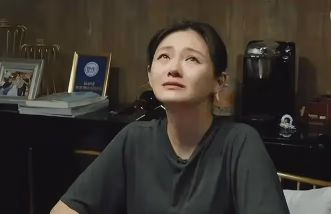 大瓜!具俊曄深夜被趕出家門?提著行李垂頭喪氣!評論區炸鍋了!
