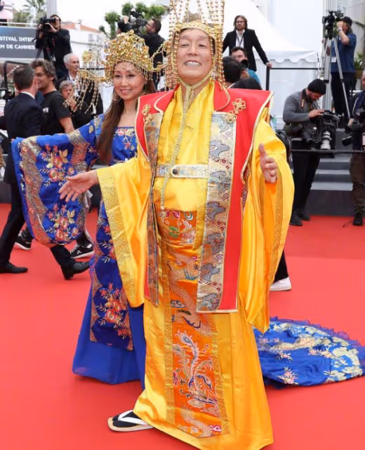 坎城紅毯上奇裝異服的網紅們:是丟人現眼還是花錢博出位?
