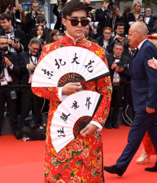 坎城紅毯上奇裝異服的網紅們:是丟人現眼還是花錢博出位?
