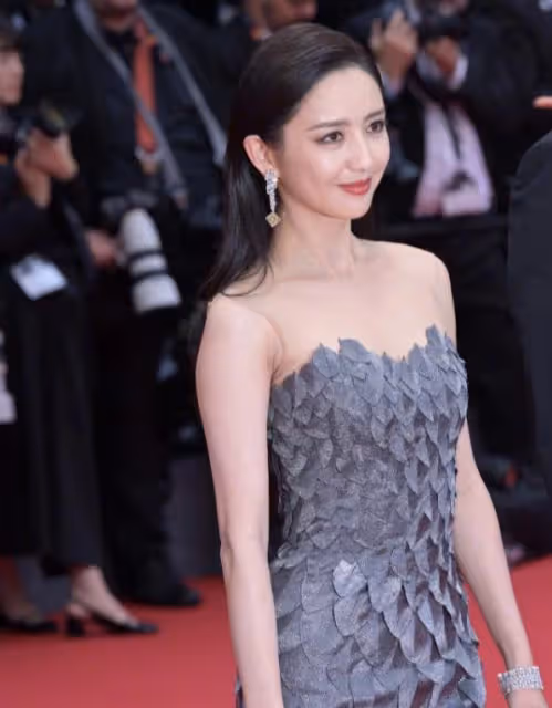 坎城紅毯上奇裝異服的網紅們:是丟人現眼還是花錢博出位?