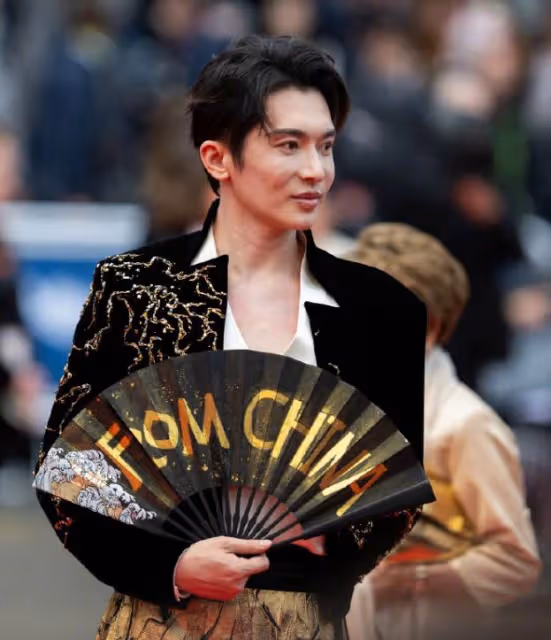 坎城紅毯上奇裝異服的網紅們:是丟人現眼還是花錢博出位?