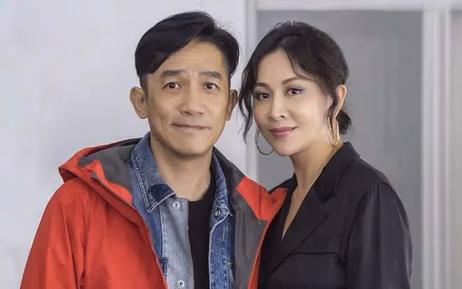 劉嘉玲梁朝偉曬合照,夫妻相似笑容驚艷,幸福滿溢