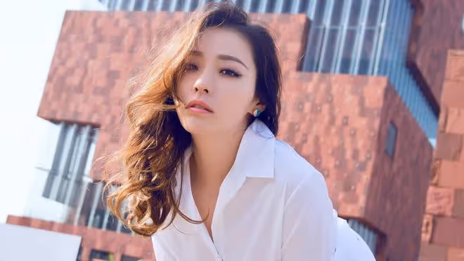 張靚穎回應《歌手2024》邀約，巡演忙碌，無緣節目錄製