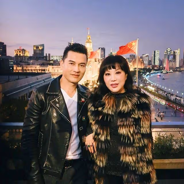 普濟寺浴佛節:呂良偉太年輕,富商妻子站C位,甄子丹汪詩詩低調