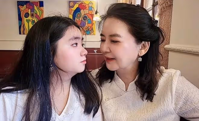66歲胡慧中帶女兒回台灣探親,180斤愛女瘦身成功,重現尖下巴