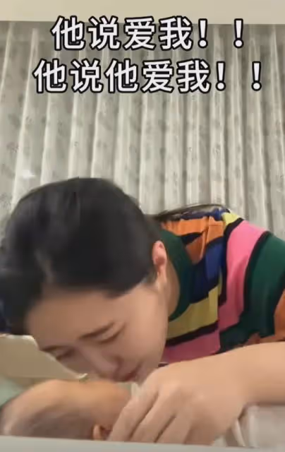 金龜子2個月大的外孫會說話了,沒滿月就聽詩,家裡5個人幫忙帶娃
