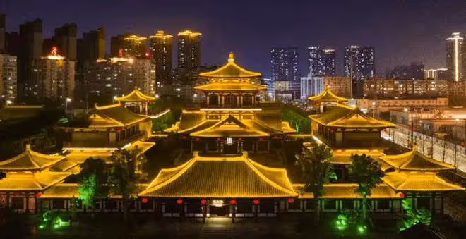 英國美女遠嫁中國5年，生下2個孩子後，哭著說：再也不想回去了