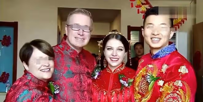 英國美女遠嫁中國5年,生下2個孩子後,哭著說:再也不想回去了
