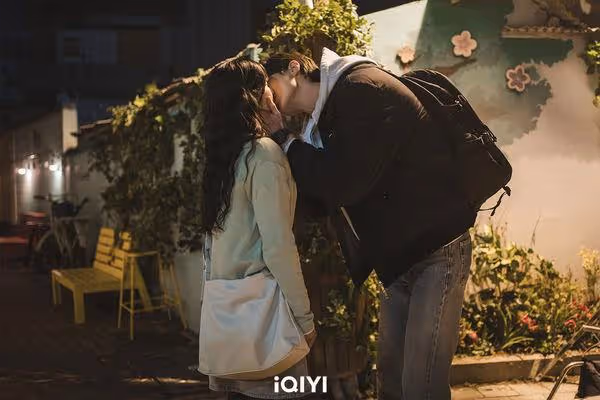 《背著善宰跑》連6周收視奪冠!邊佑錫「啄木鳥親吻」女粉全暴動