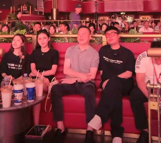 麻六記酸辣粉線下店全面啟動,汪小菲穩健颱風獲贊