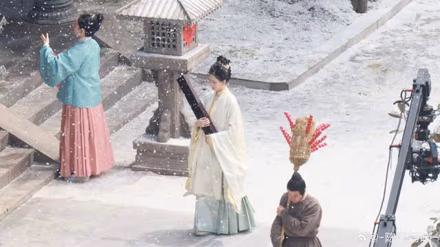 騰訊全網獨播!女主美成一道靚麗的風景線,愛了愛了