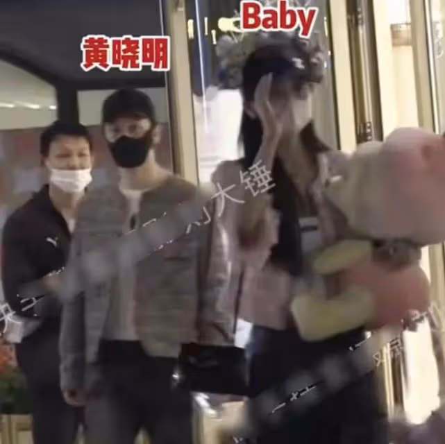 黃曉明葉珂秀恩愛,女方婚禮吃席男方發視頻祝福,與楊穎復合無望