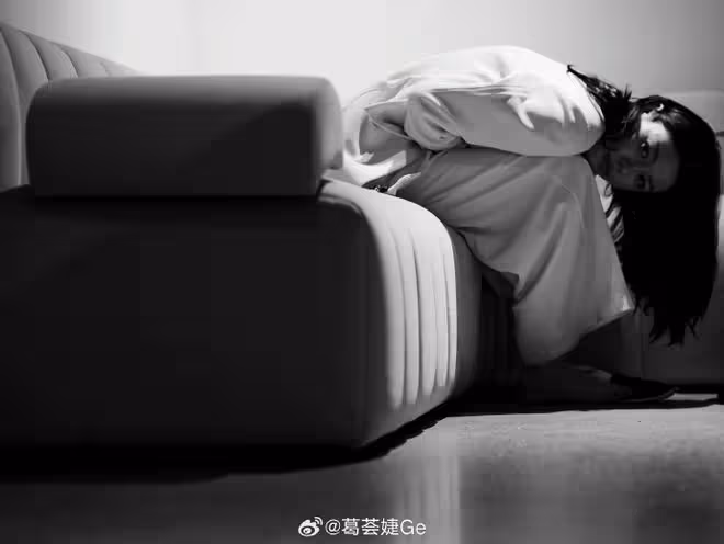 37歲葛薈婕又罵汪峰,被汪峰「耽誤」一生的她,女兒是最大遺憾