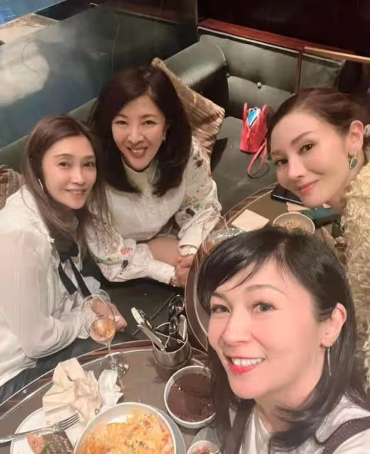 53歲李嘉欣出院後發福得厲害!穿休閒裝藏不住游泳圈,生圖美到爆