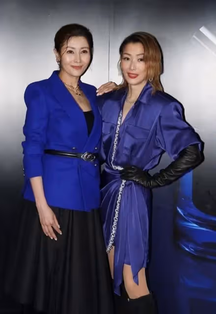 53歲李嘉欣出院後發福得厲害!穿休閒裝藏不住游泳圈,生圖美到爆