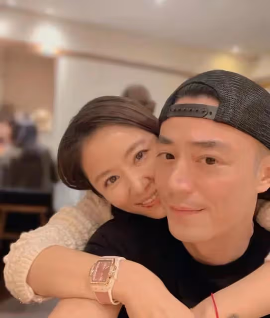 林心如慶生大秀恩愛!和霍建華「貼臉殺」有夫妻相,穿著簡單隨意
