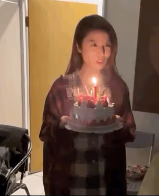 林心如慶生大秀恩愛!和霍建華「貼臉殺」有夫妻相,穿著簡單隨意