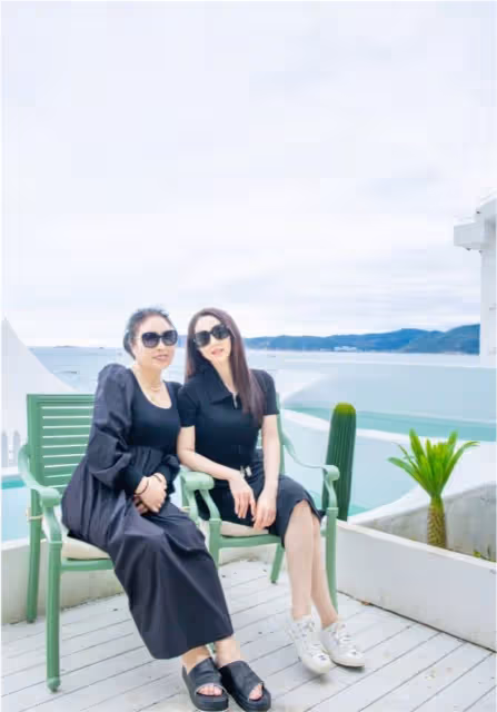董璇一家三代大型比美!董媽媽穿黑裙氣質出眾,美貌毫不遜色女兒