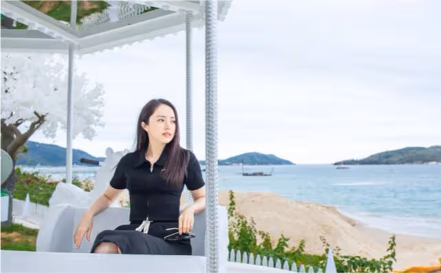 董璇一家三代大型比美!董媽媽穿黑裙氣質出眾,美貌毫不遜色女兒