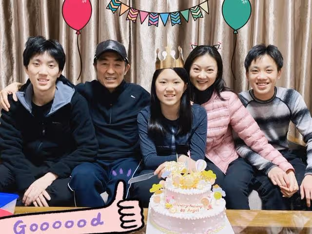 陳婷為二兒子高調慶生!母子同框像姐弟,二兒子穿正裝不輸男明星